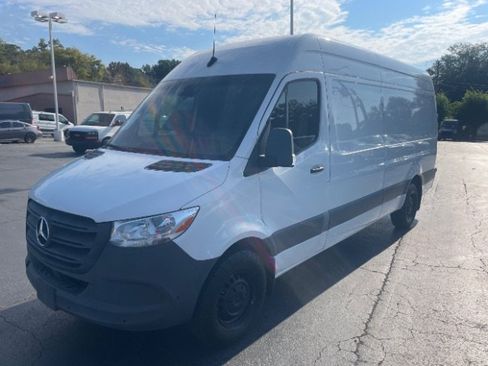 Used 2023 Mercedes-Benz Sprinter 2500 image 2