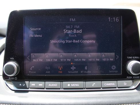 Used 2025 Nissan Rogue SV AWD/4WD image 18