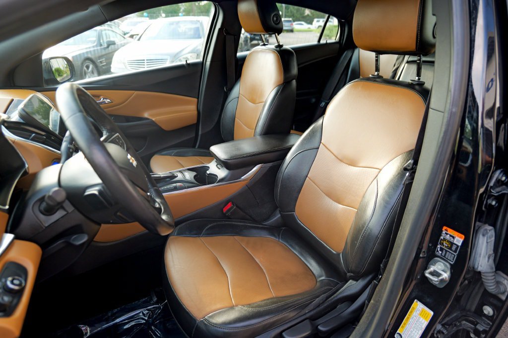 Used 2018 Chevrolet Volt Premier w/ Driver Confidence Package FWD image 24