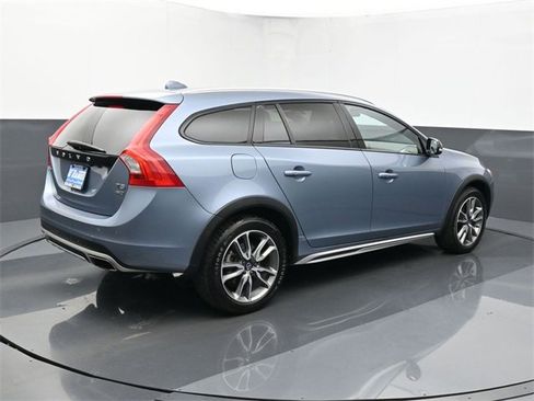 Used 2018 Volvo V60 T5 Cross Country w/ Convenience Package image 5