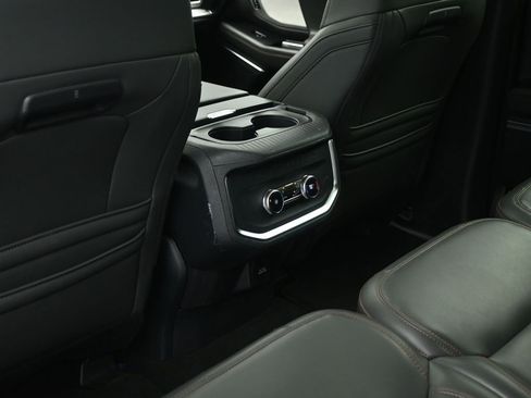 Certified 2025 Ford Expedition Active image 21