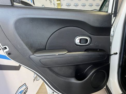 Used 2015 Kia Soul image 16