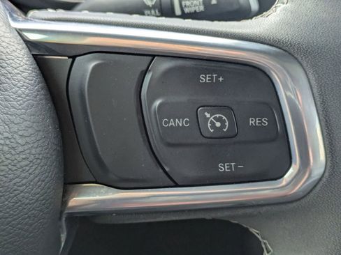 Used 2023 Jeep Wrangler Unlimited Sahara AWD/4WD image 9