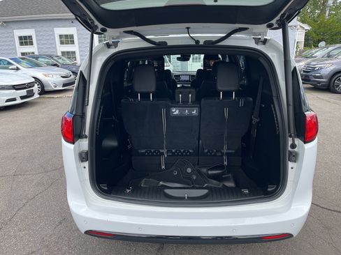 Used 2018 Chrysler Pacifica Touring-L Plus w/ Advanced Safetytec Group FWD image 21