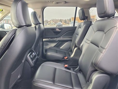 Used 2023 Lincoln Aviator AWD w/ Premium Package image 31