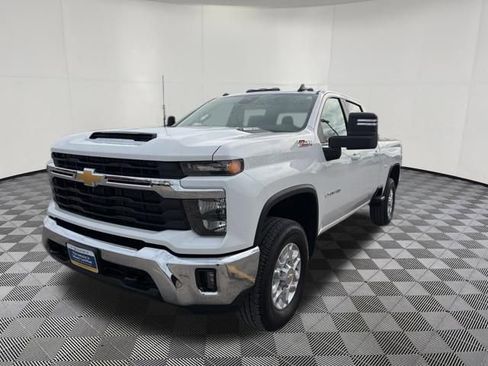 Used 2025 Chevrolet Silverado 2500 LT image 11