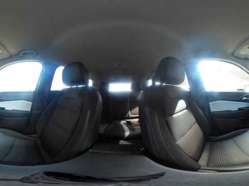 Used 2025 Chevrolet Trax LT FWD image 76