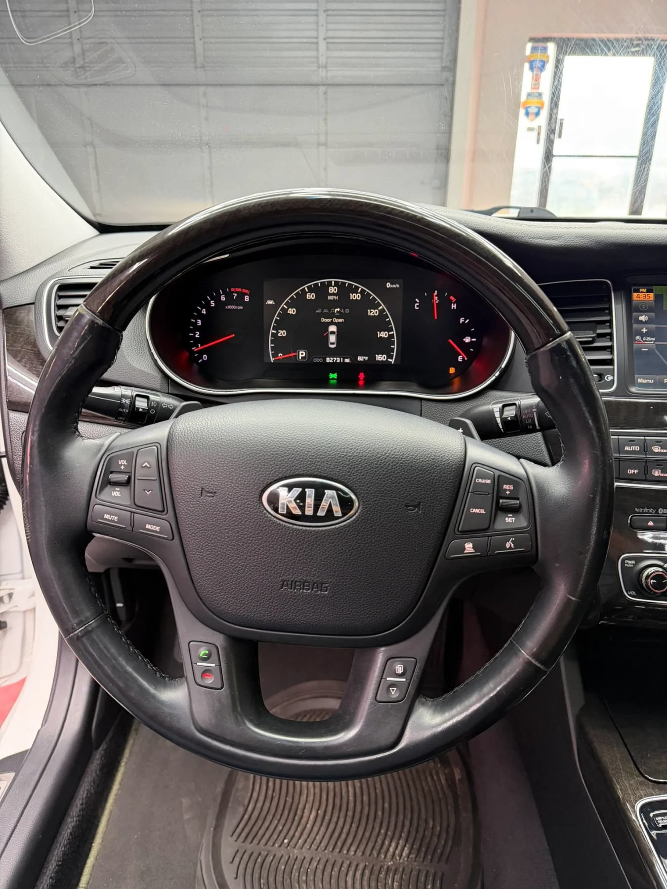 Used 2015 Kia Cadenza Premium w/ Technology Package FWD image 15