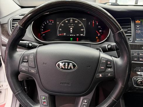 Used 2015 Kia Cadenza Premium w/ Technology Package FWD image 15