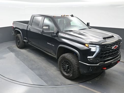 Used 2024 Chevrolet Silverado 2500 ZR2 w/ Technology Package image 24