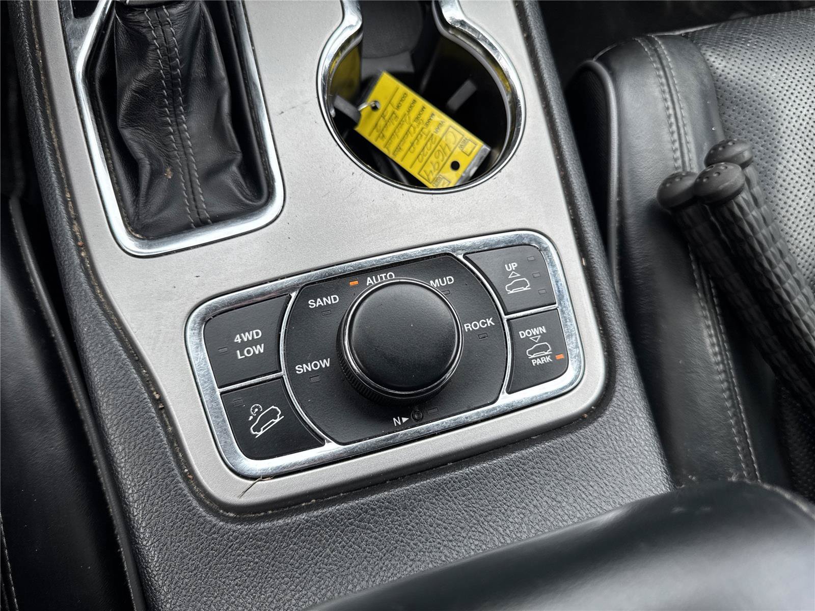 Used 2020 Jeep Grand Cherokee Overland AWD/4WD image 23