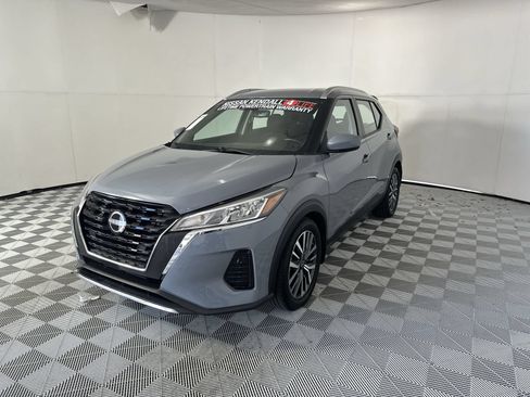 Certified 2022 Nissan Kicks SV w/ Interior Electronics Package FWD image 4