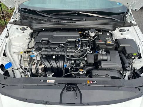 Used 2026 Hyundai Elantra Limited FWD image 31