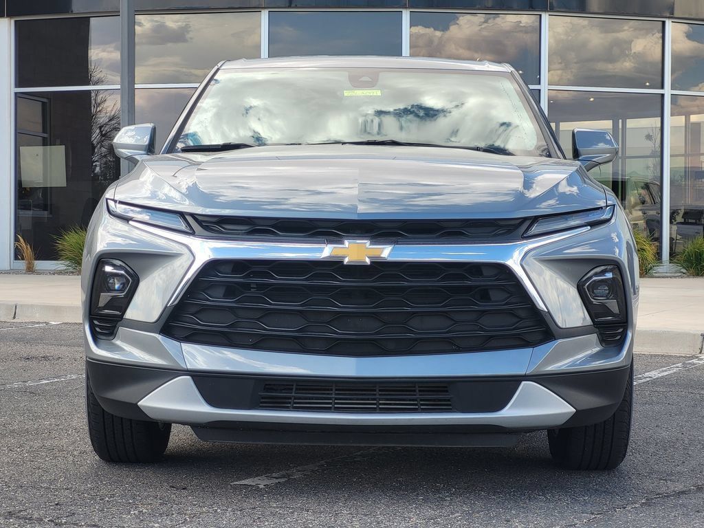 Used 2025 Chevrolet Blazer LT FWD image 3