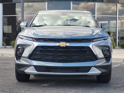 Used 2025 Chevrolet Blazer LT FWD image 3
