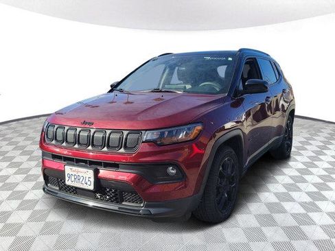 Used 2022 Jeep Compass Latitude image 2