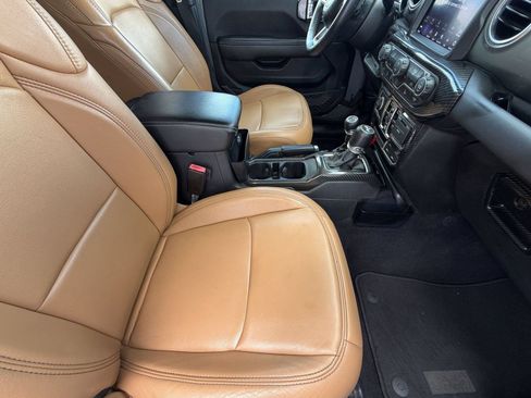 Used 2021 Jeep Wrangler Unlimited Sahara AWD/4WD image 29