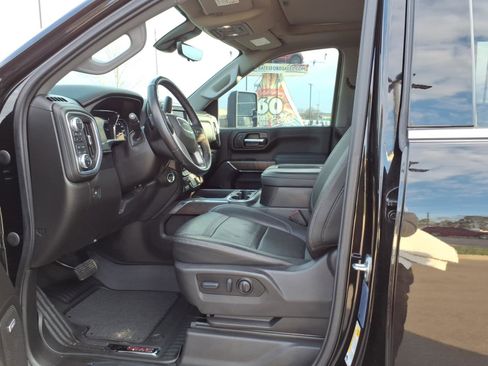 Used 2022 GMC Sierra 3500 Denali w/ Denali Black Diamond Edition image 12