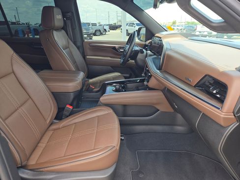 Certified 2025 Chevrolet Tahoe High Country AWD/4WD image 25