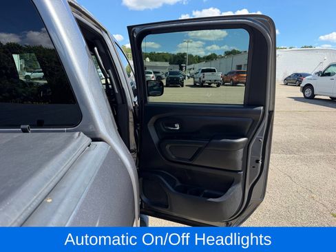 Used 2018 Nissan Titan SV w/ SV Convenience Package AWD/4WD image 33