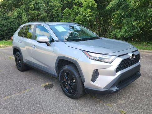 Used 2023 Toyota RAV4 XLE AWD/4WD image 7