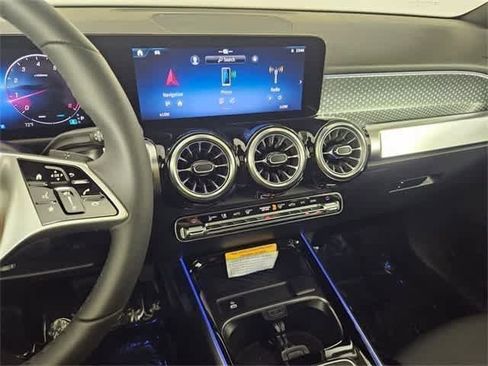 Used 2025 Mercedes-Benz GLB 250 4MATIC image 61