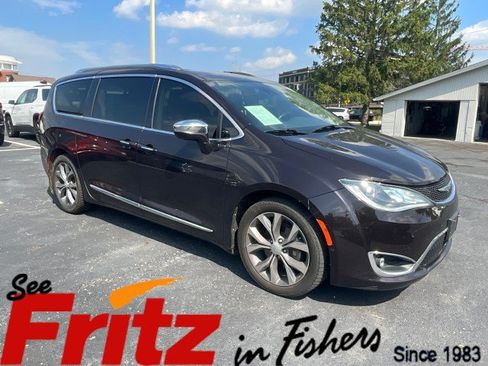 Used 2019 Chrysler Pacifica Limited w/ Tire & Wheel Group FWD image 1