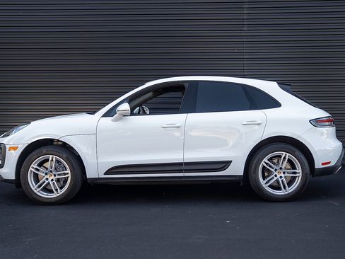 Used 2023 Porsche Macan AWD/4WD image 2