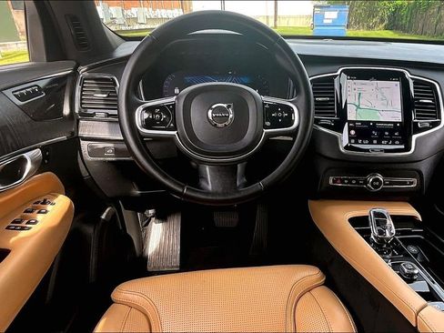 Certified 2023 Volvo XC90 B6 Ultimate w/ Protection Package Premier AWD/4WD image 8