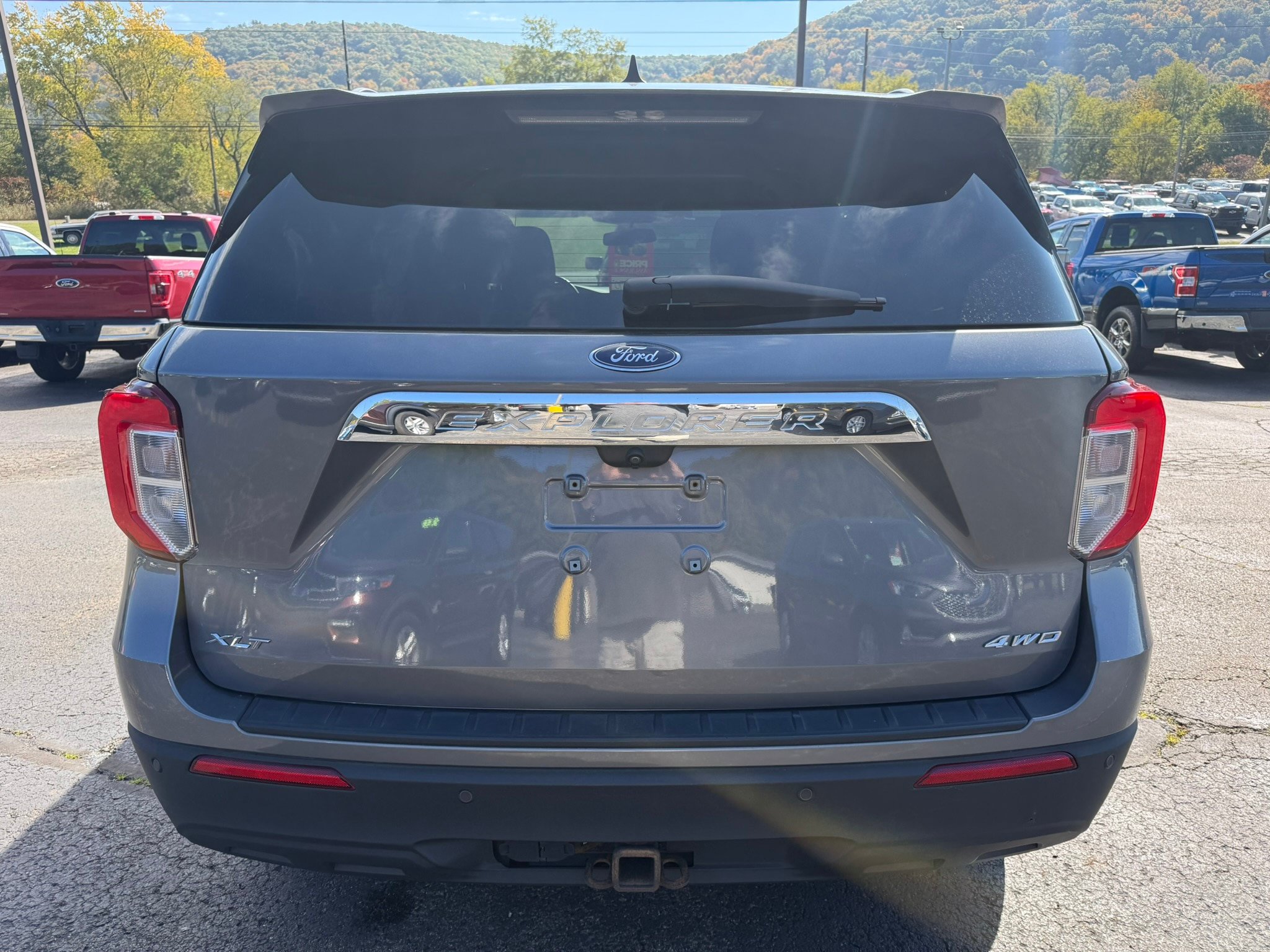 Used 2021 Ford Explorer XLT w/ Class III Trailer Tow Package AWD/4WD image 4