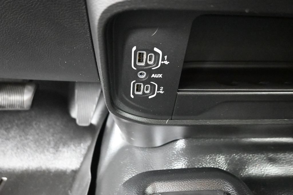 Used 2022 RAM 3500 Tradesman w/ Chrome Appearance Group AWD/4WD image 21