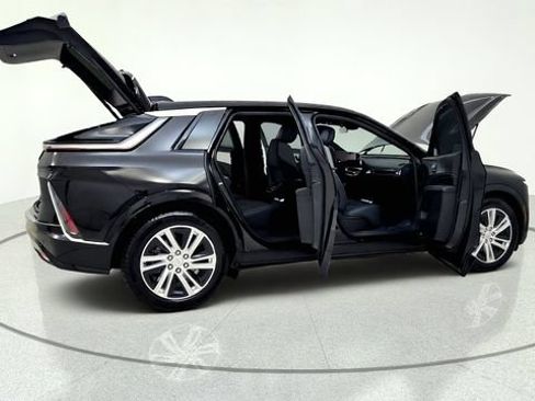 Used 2024 Cadillac Lyriq Tech AWD/4WD image 19