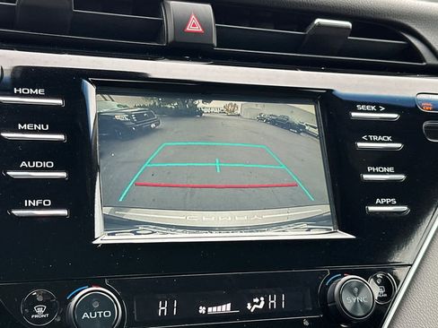 Used 2018 Toyota Camry LE image 19