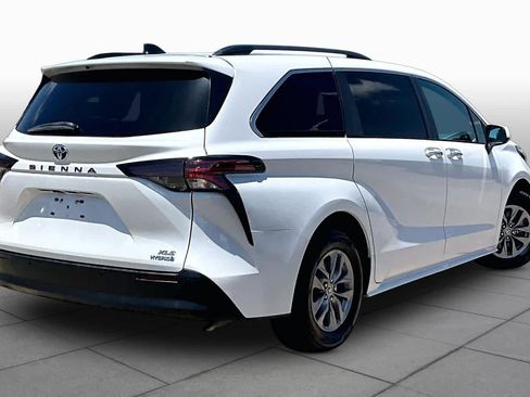 Used 2024 Toyota Sienna XLE FWD image 13