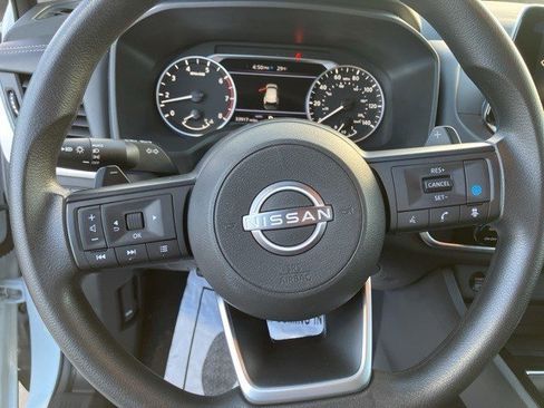 Used 2024 Nissan Rogue SV image 15