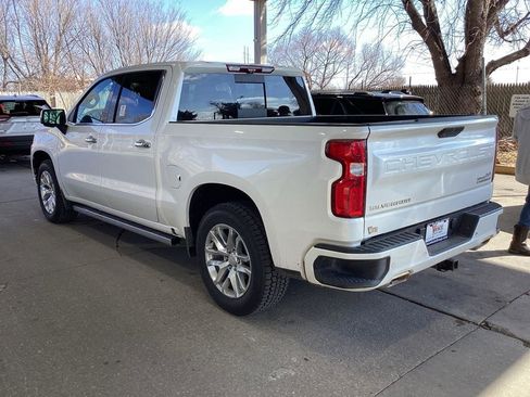 Used 2022 Chevrolet Silverado 1500 High Country w/ Technology Package image 2