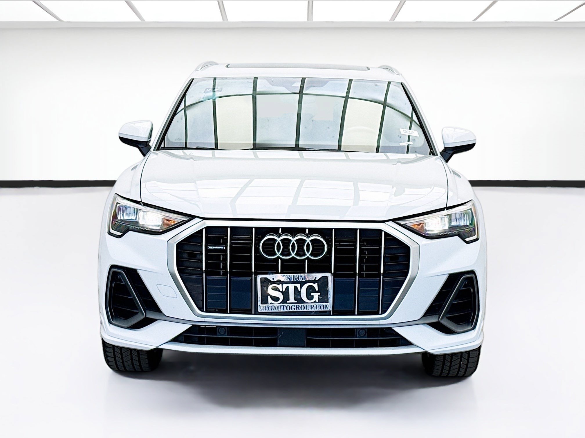 Used 2021 Audi Q3 2.0T Premium w/ Convenience Package AWD/4WD image 2