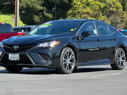 Used 2020 Toyota Camry SE image 10