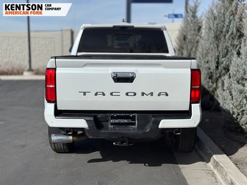 Used 2024 Toyota Tacoma Limited w/ Limited Package (LT) image 7