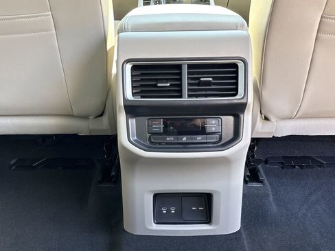 New 2026 Volkswagen Atlas SE image 26