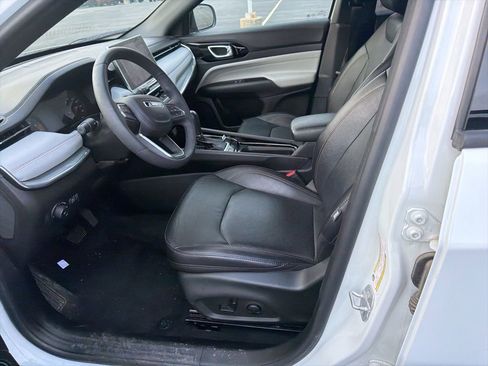 Used 2023 Jeep Compass Limited image 8