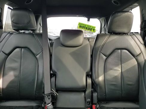 Used 2019 Chrysler Pacifica Touring-L image 23
