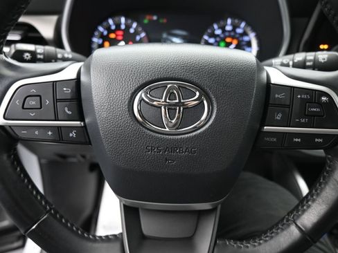 Used 2022 Toyota Highlander XLE image 17