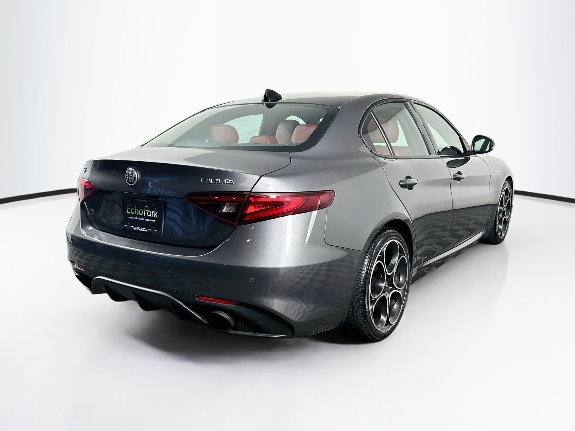 Used 2023 Alfa Romeo Giulia Veloce RWD image 9