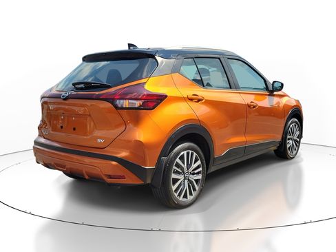 Used 2023 Nissan Kicks SV FWD image 4