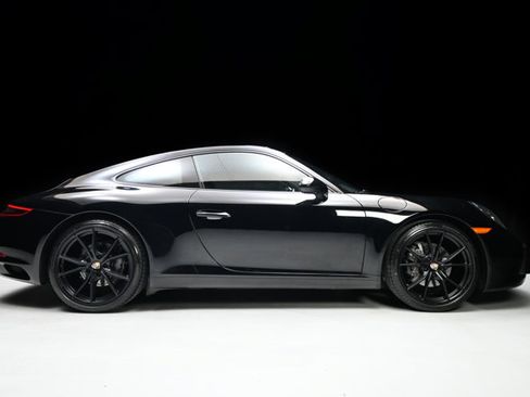 Used 2019 Porsche 911 Carrera RWD image 2