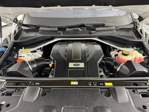 Used 2023 Land Rover Range Rover Long Wheelbase SE image 28
