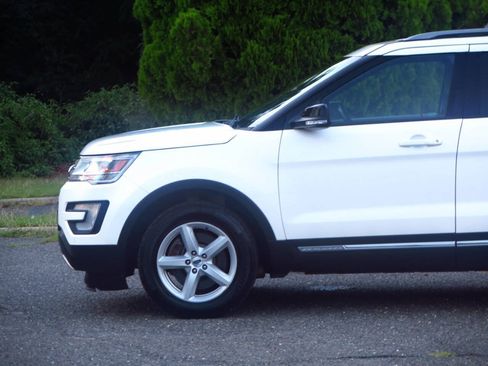 Used 2016 Ford Explorer XLT w/ Equipment Group 202A AWD/4WD image 20