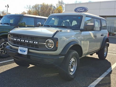 New 2025 Ford Bronco 4-Door image 3