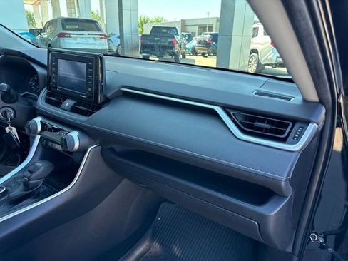 Used 2022 Toyota RAV4 LE AWD/4WD image 30